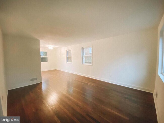 Foto del edificio - 44 E Rosemont Ave