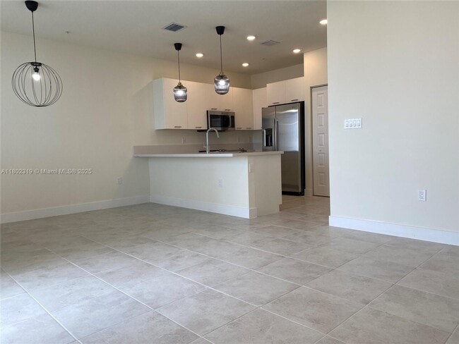 Foto del edificio - 6455 NW 103rd Pl