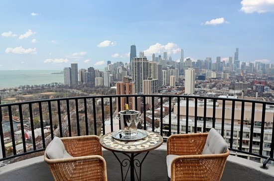 Amazing views! - 2020 N Lincoln Park W