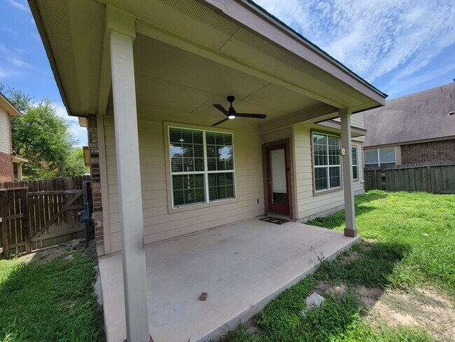 Building Photo - Charming 4 beds 2 baths in San Antonio!