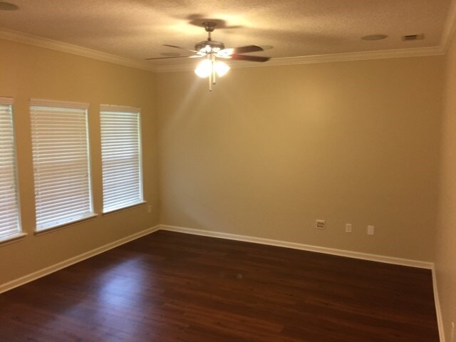 Foto del edificio - 6285 Pendragon Pl