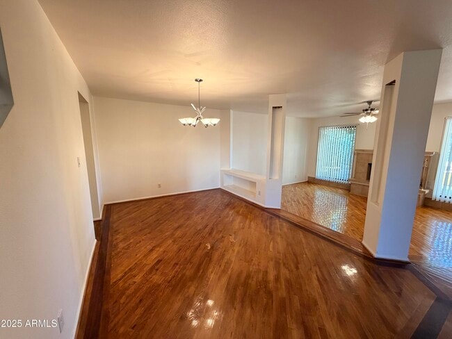 Building Photo - 2506 E Shaw Butte Dr