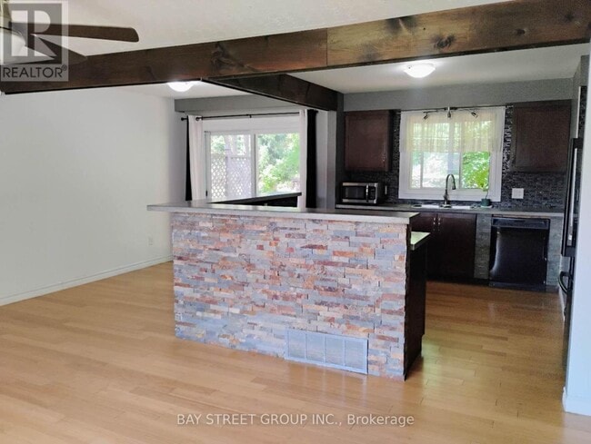 Building Photo - 418 Little Ave