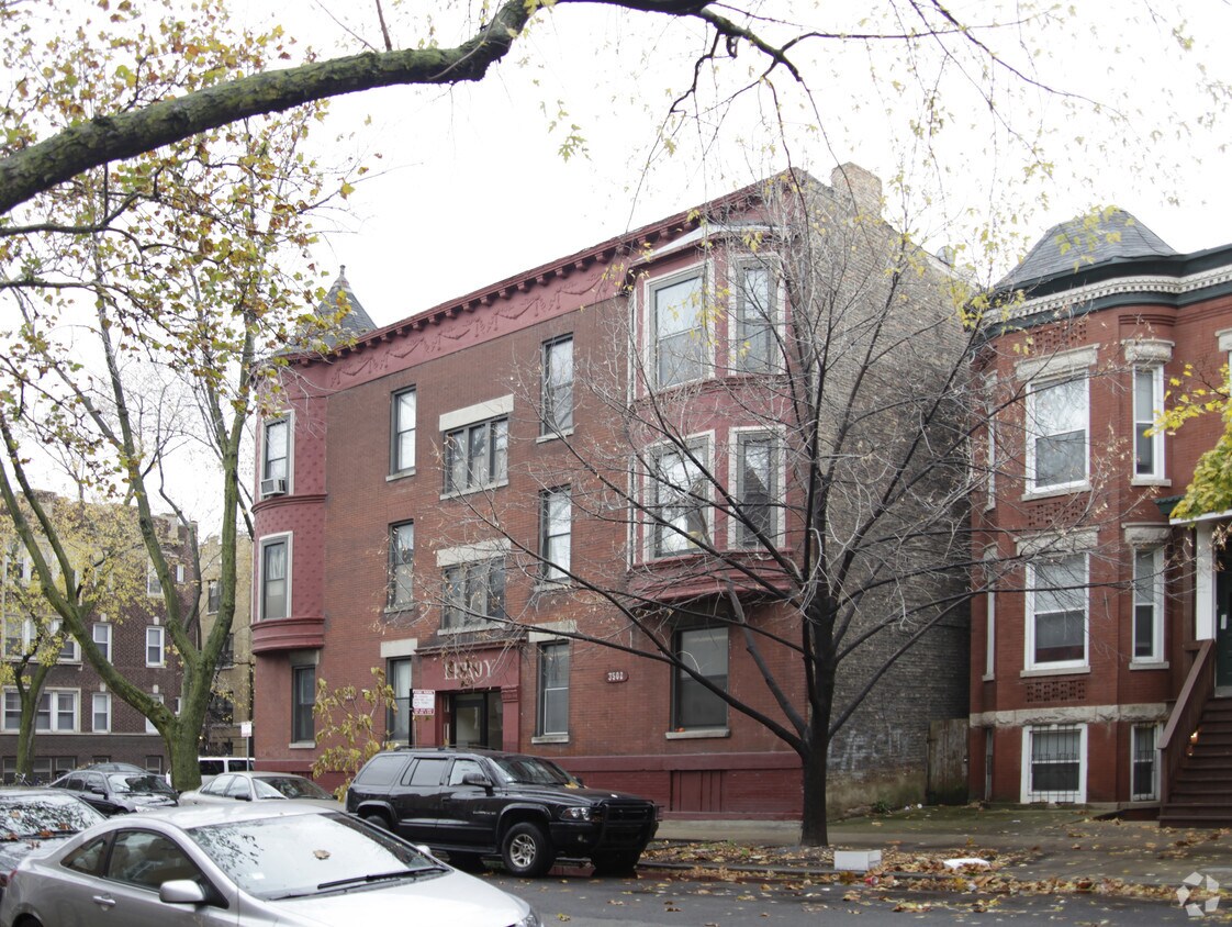 Building Photo - 3500 N Reta Ave