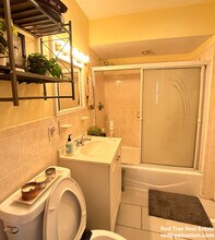 Building Photo - 3 Holman St