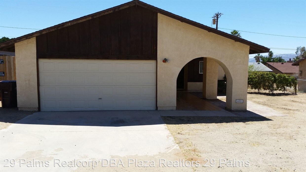 Primary Photo - 6051 Daisy Ave