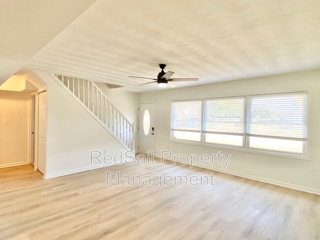 Foto del edificio - 6209 Ball Ave