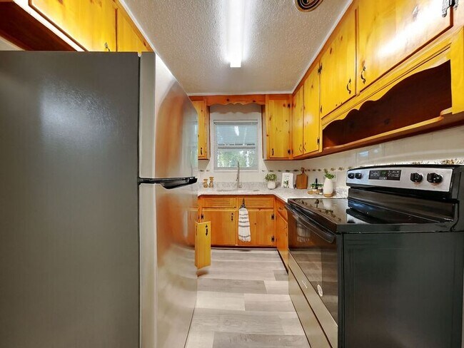Building Photo - 5950 El Morro Dr S