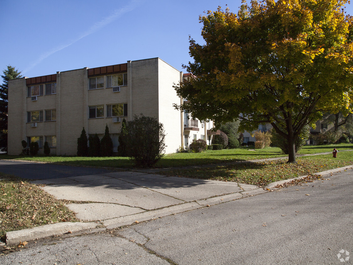 Building Photo - 2900 Lincoln Ave