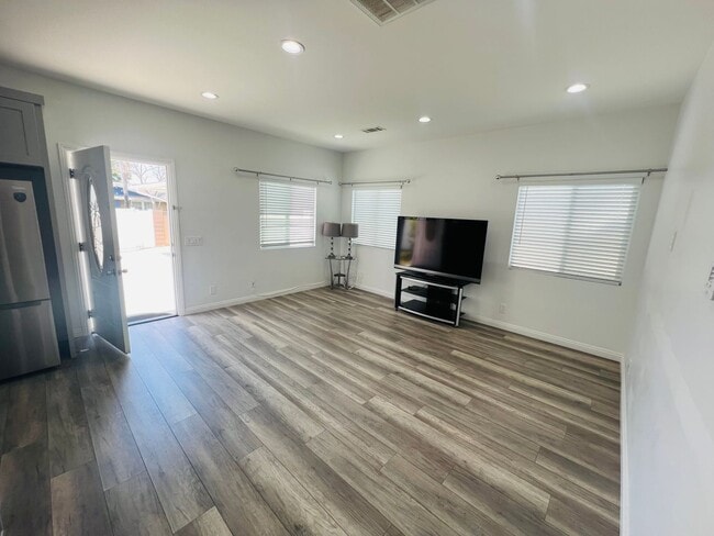 Foto del edificio - 2 Bed-Bath ADU in Anaheim