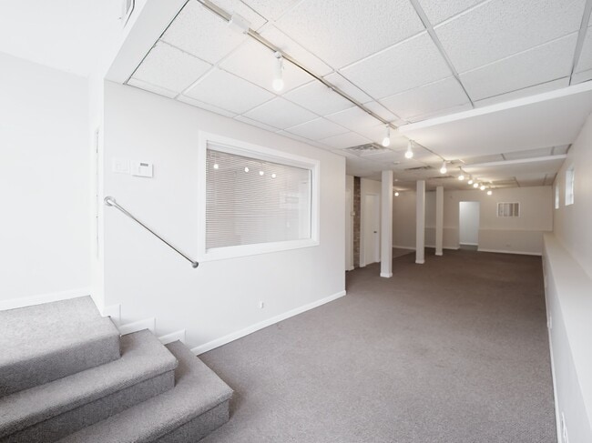 Building Photo - 4344 N Western Ave
