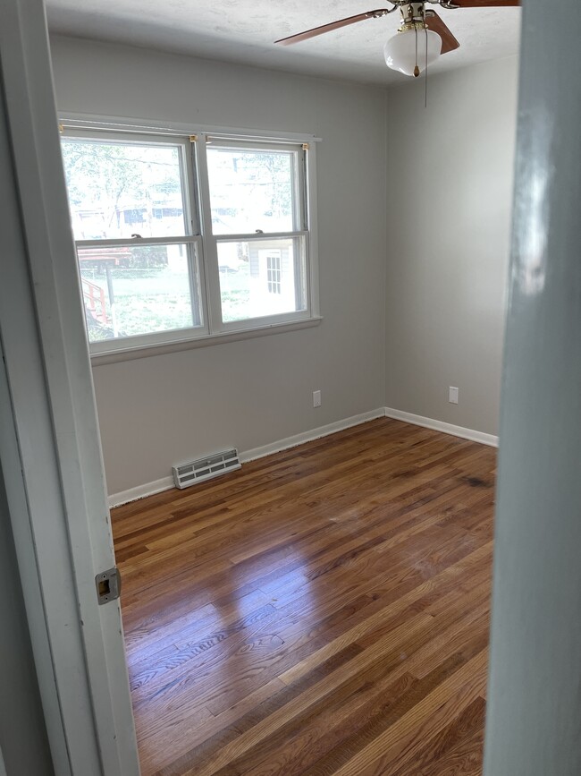 Building Photo - 866 S 45th St