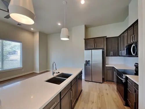Foto del edificio - 10530 Executive Lake Dr