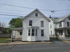 Building Photo - 26 Hazel St