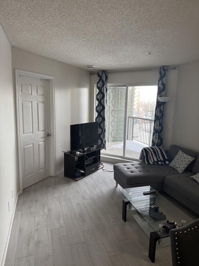 Building Photo - 6921-199 199 St NW