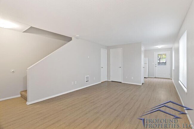 Building Photo - 1444 NE Thomas Ct