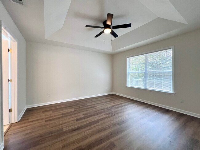 Foto del edificio - 2031 Sunny Dale Dr