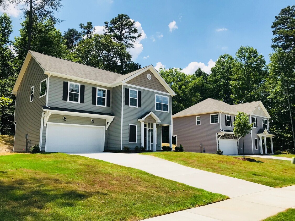 Primary Photo - Lovely 4 Bedroom Home in Salisbury in Oakv...
