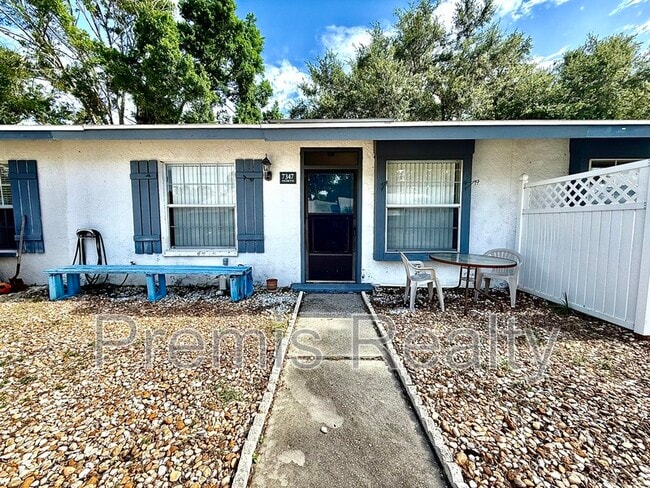 Building Photo - 7347 Parkside Villas Dr N