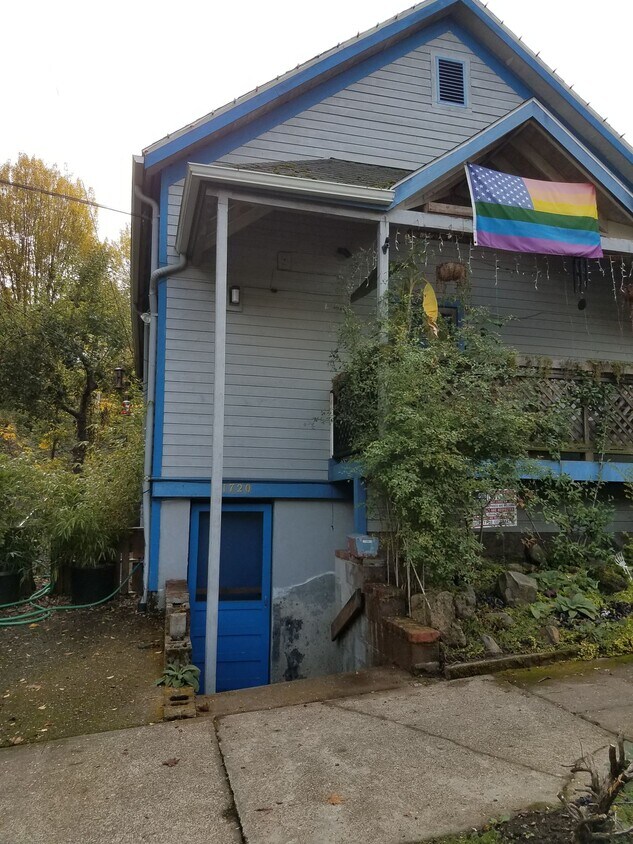 Primary Photo - Newly Renovated + Sunny & Bright, 2 Bedroo...
