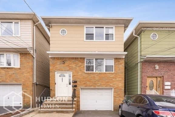 Primary Photo - NOW AVAILABLE! - 221 SUSSEX ST Unit 2, Har...
