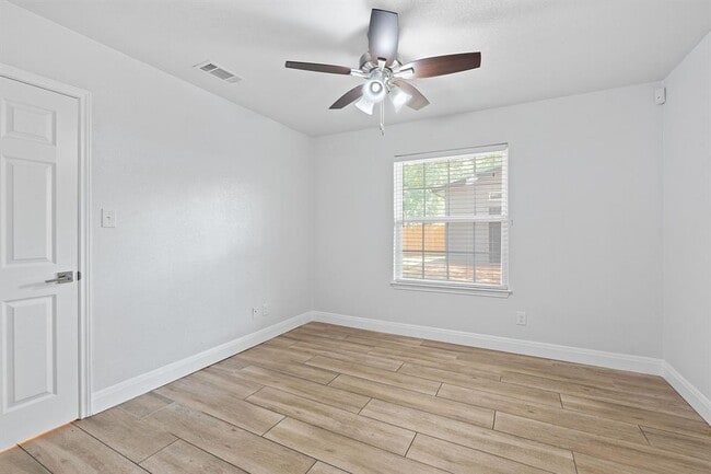 Building Photo - 6001 Jain Ln