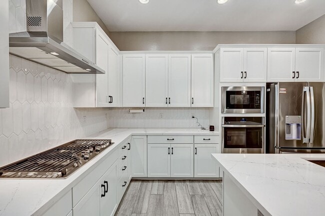 Building Photo - Stunning 4 Bedroom with Mountain Views!