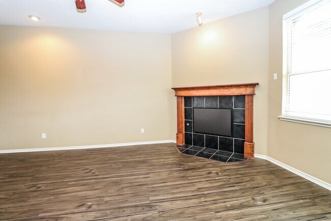 Building Photo - 2200 SW 141st Pl