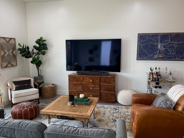 Múltiples piezas de mobiliario de almacenamiento - 306 Maplewood Ct