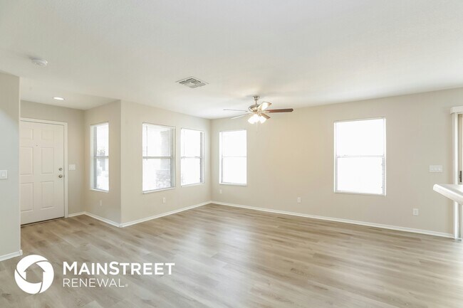 Foto del edificio - 5836 E Hoover Ave