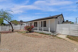 Building Photo - 325 N 18th Dr