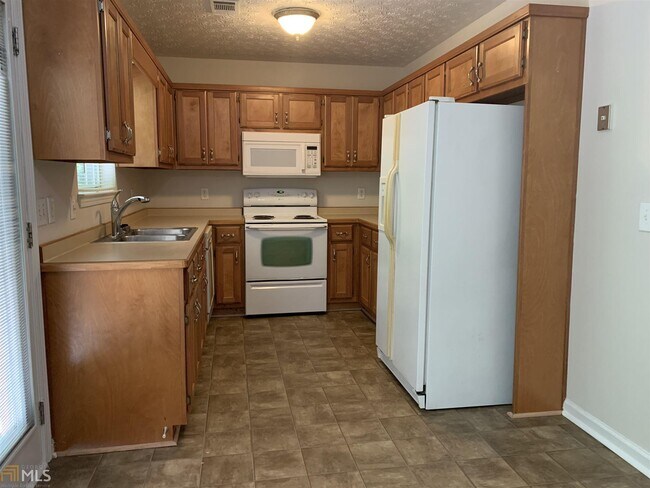 Foto del edificio - 9815 Parkway Ln