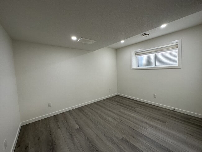 Photo du bâtiment - 17931-17960 60 St NW