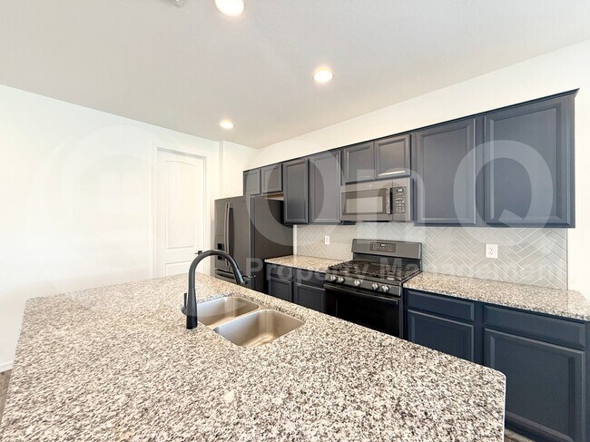 Building Photo - 349 E Hawaii Dr