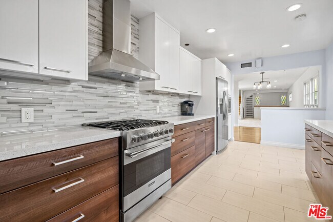 Foto del edificio - 3709 Stone Canyon Ave