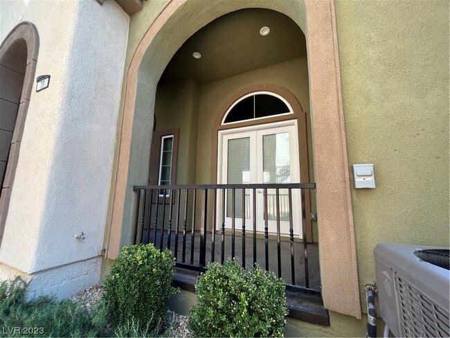 Building Photo - 39 Via Verso Lago