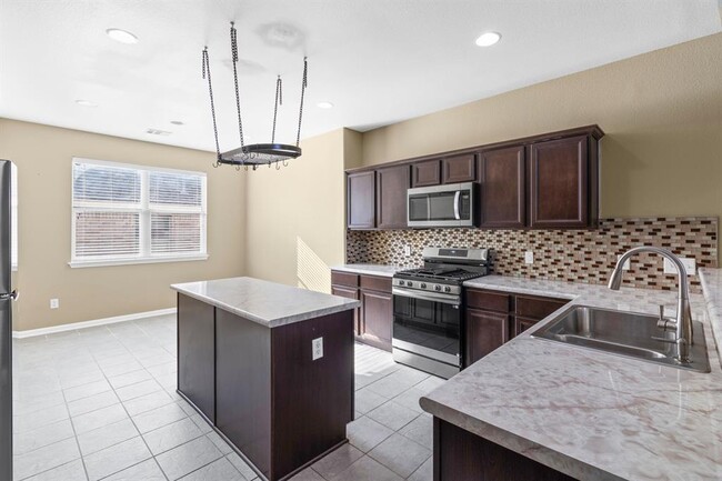 Building Photo - 4209 Rolling Water Dr