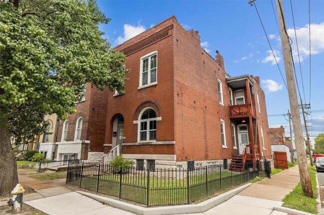 ¡Precioso apartamento en la calle Cherokee! - 3401 Cherokee St