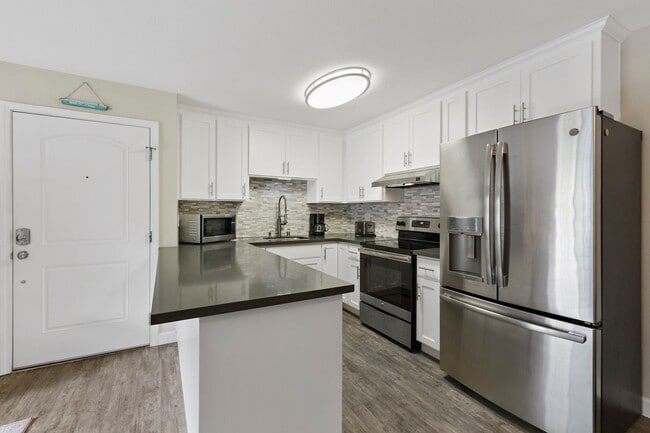 Building Photo - 2Bd/1Ba Clean Condo near Sunny Cove! ( Co-...