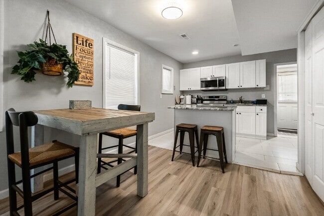 Building Photo - "Charming 3 Bed, 3 Bath Home with Fireplac...