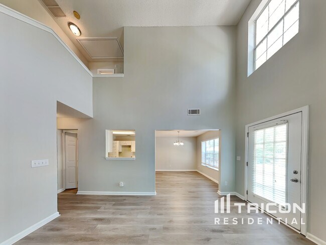 Foto del edificio - 4151 Ravenwood Ct