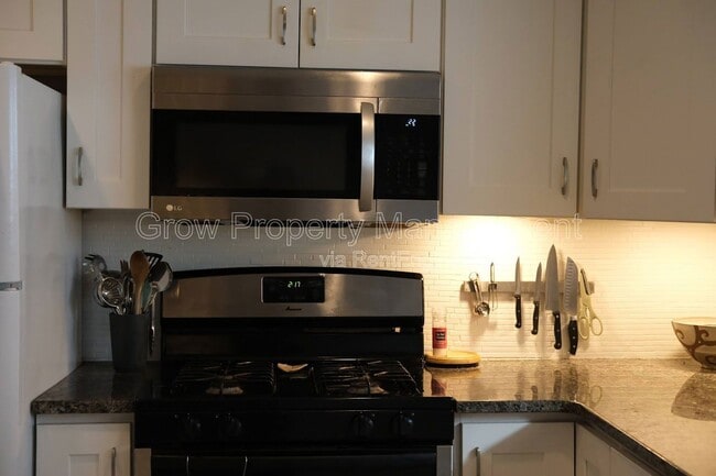 Photo - 928 Hoffman St Apartment