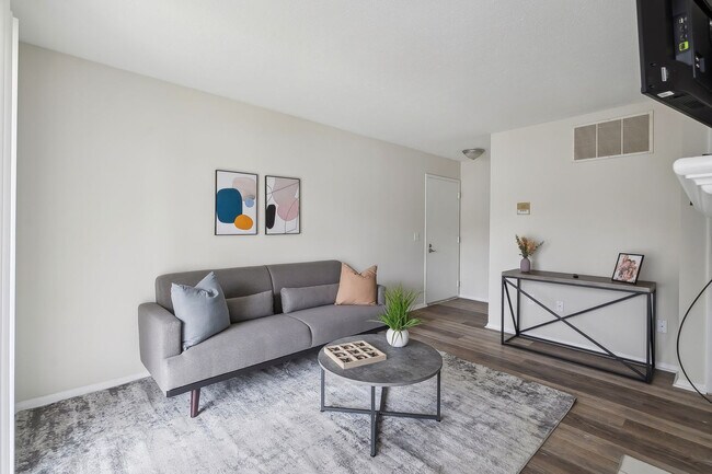 Foto del edificio - 8241 Chinook Pl