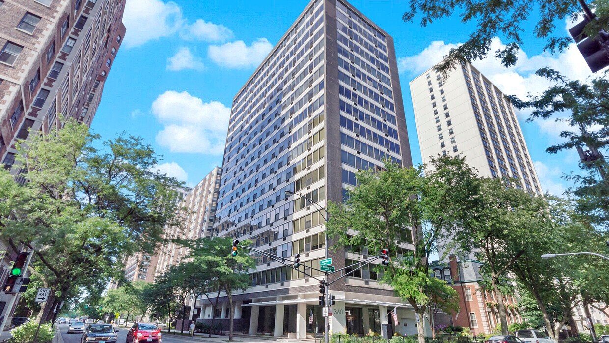 Foto principal - 360 W Wellington Ave
