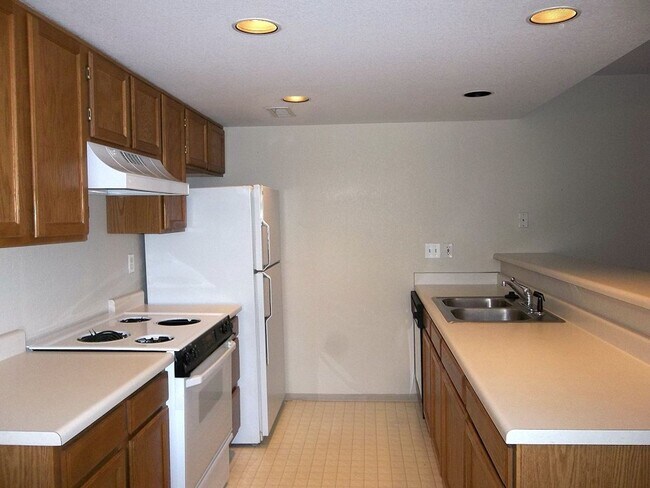 Foto del edificio - Fort Collins Condo Offering Comfort, Convenience, and Simple Living