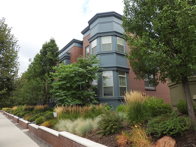 Central Park Home For Rent! Corner Unit! - Central Park Home For Rent! Corner Unit!