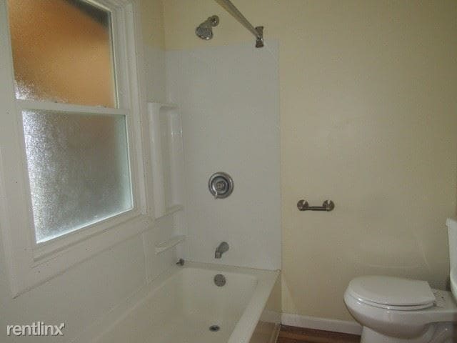 Building Photo - 94 Divinity St