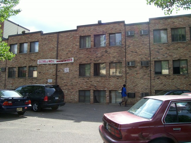 Building Photo - 2631 Columbus Ave