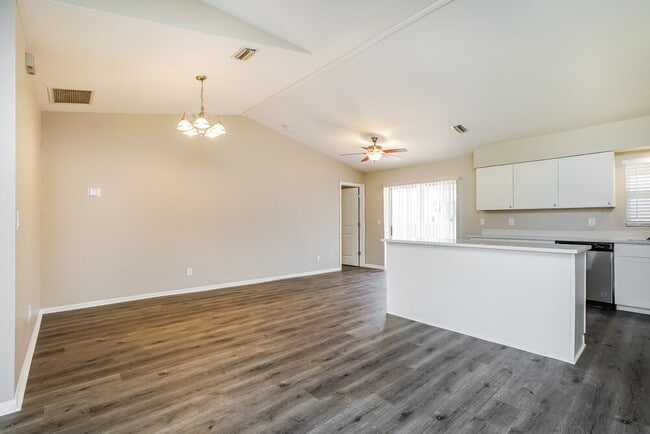 Foto del edificio - 706 SW 11th St