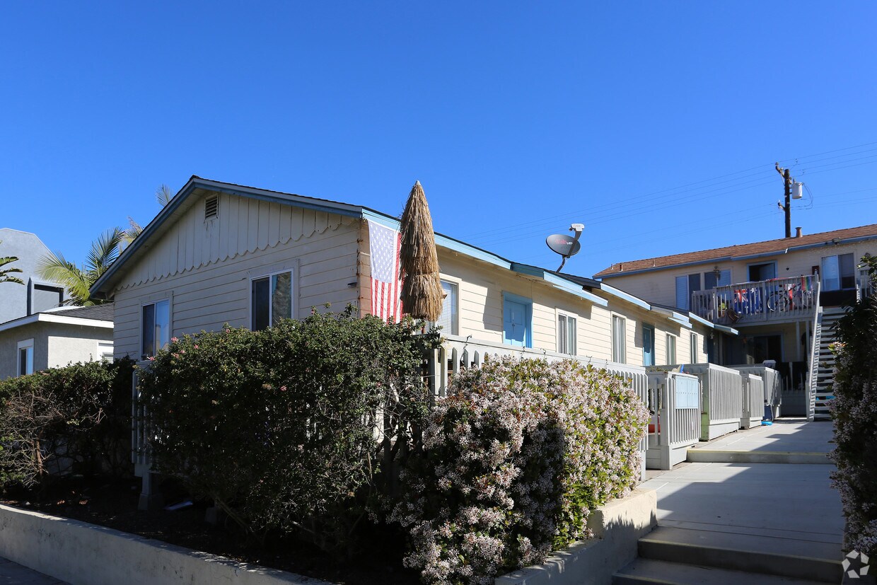 Primary Photo - 920 S Pacific St